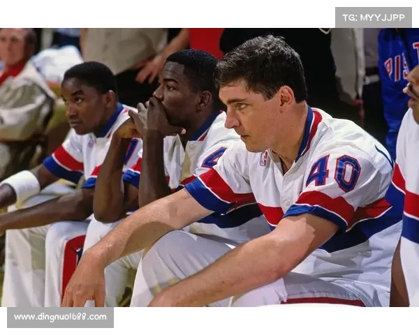 拉梅尔鲍尔三球称号的由来及其在篮球文化中的独特意义解析 拉梅尔鲍尔三球称号的由来及其在篮球文化中的独特意义解析